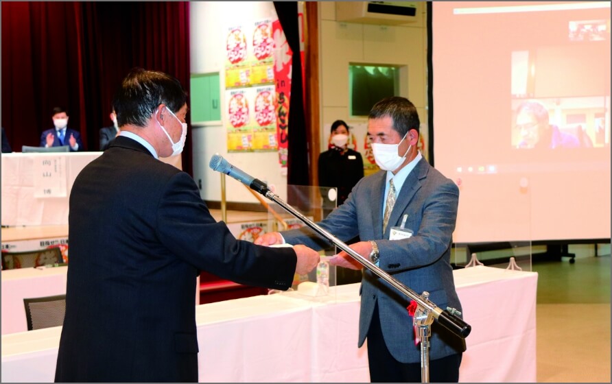 入賞者を代表し、熊本県 菊永光作へ表彰
